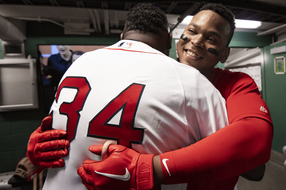 Rafael devers iguala a david ortíz en marca histórica de bateo