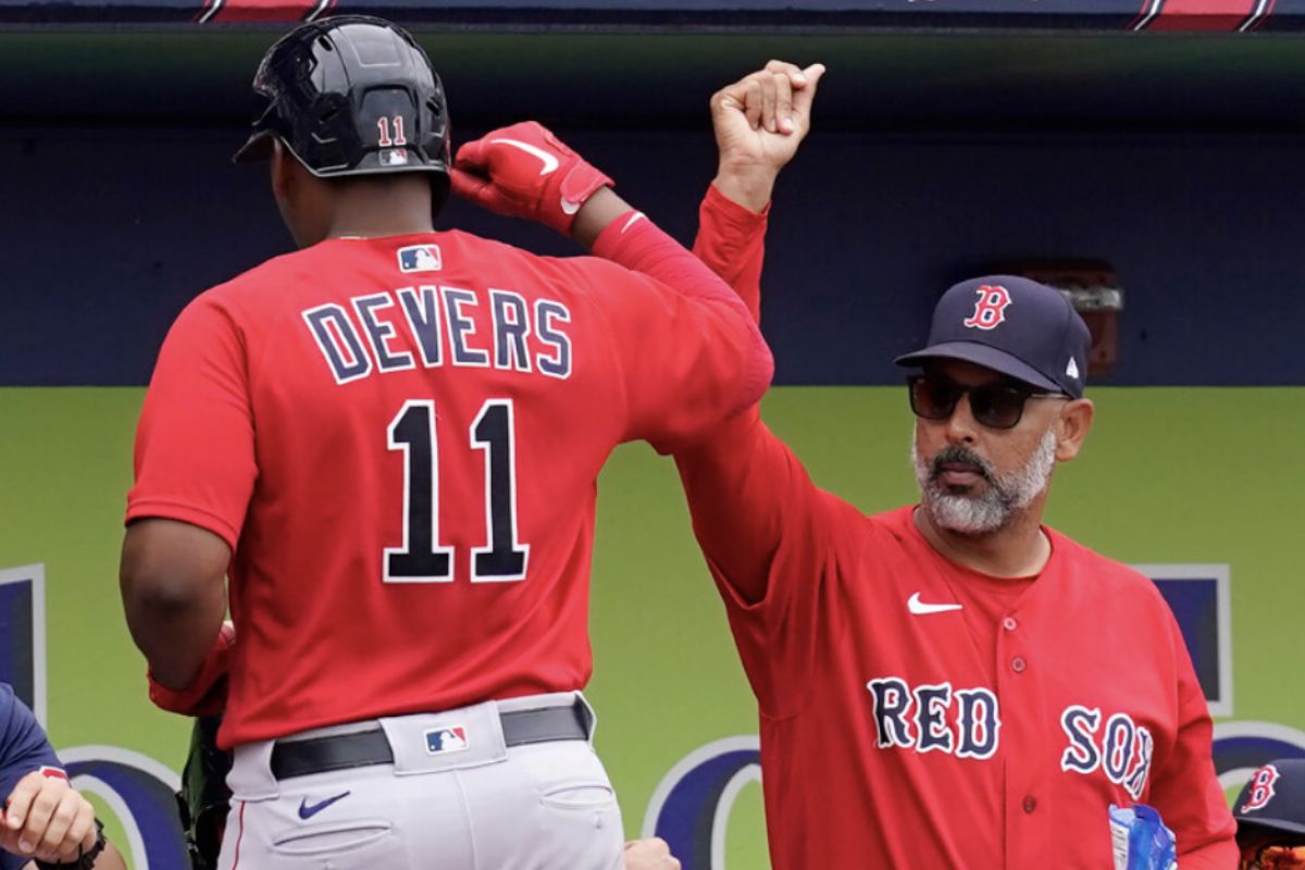 Alex cora le abrió la puerta a rafael devers / foto: espn
