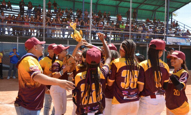 Carabobo arrasó en nacional de softbol