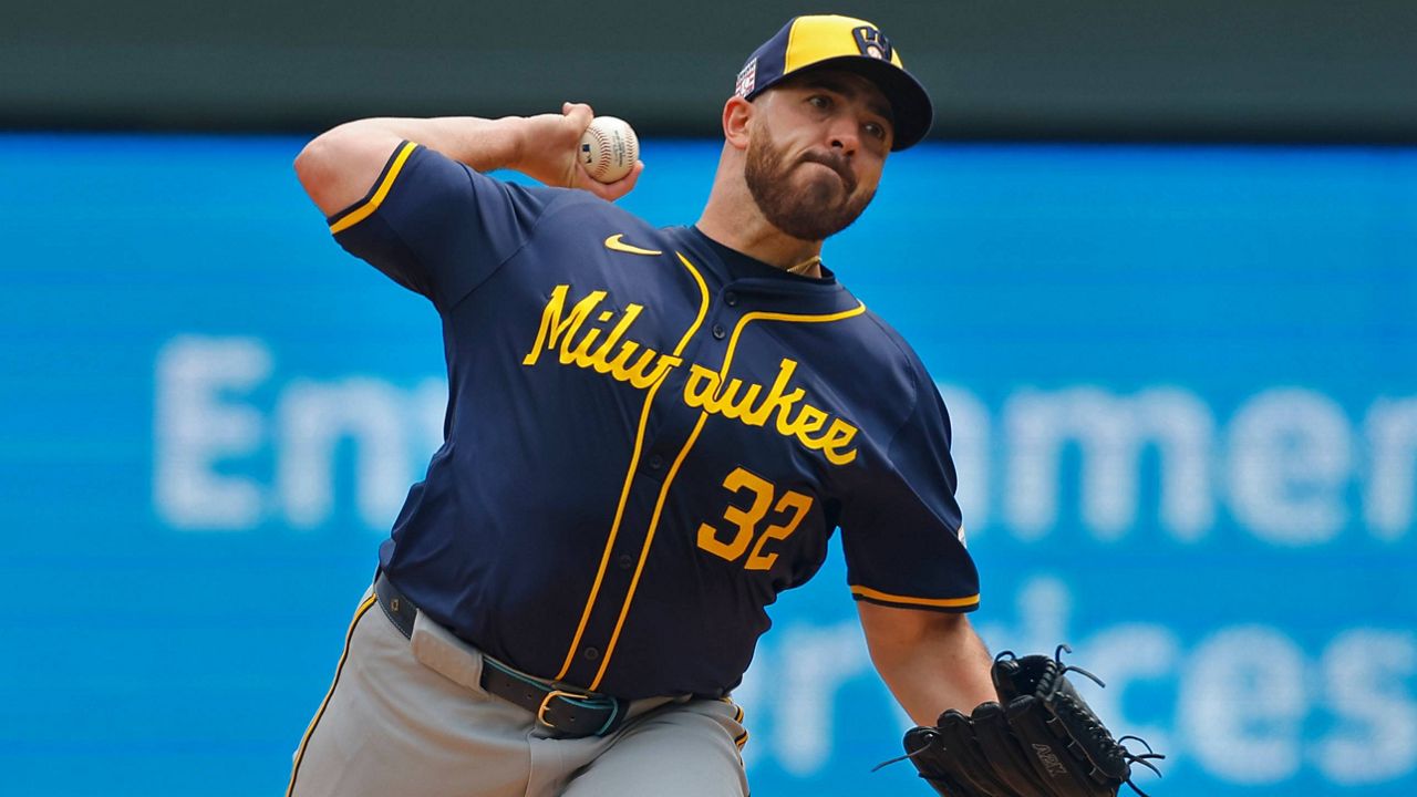 Aaron-civale-cambio-cerveceros-milwauuke-grandes-ligas