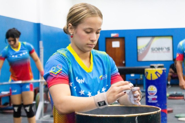 Júbilo en pesas por Bolivarianos Juveniles