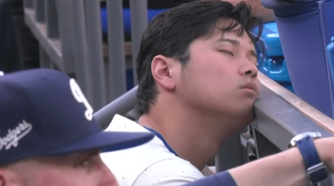 Shohei-ohtani-burla-yankees-durmiendo-dugout-grandes-ligas