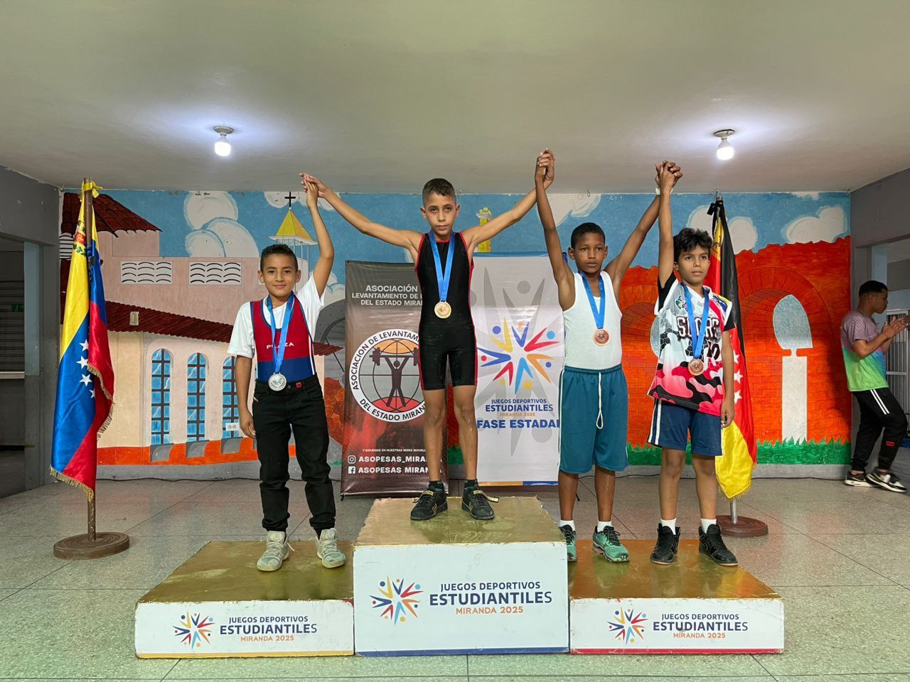 Miranda conformó equipo de pesas