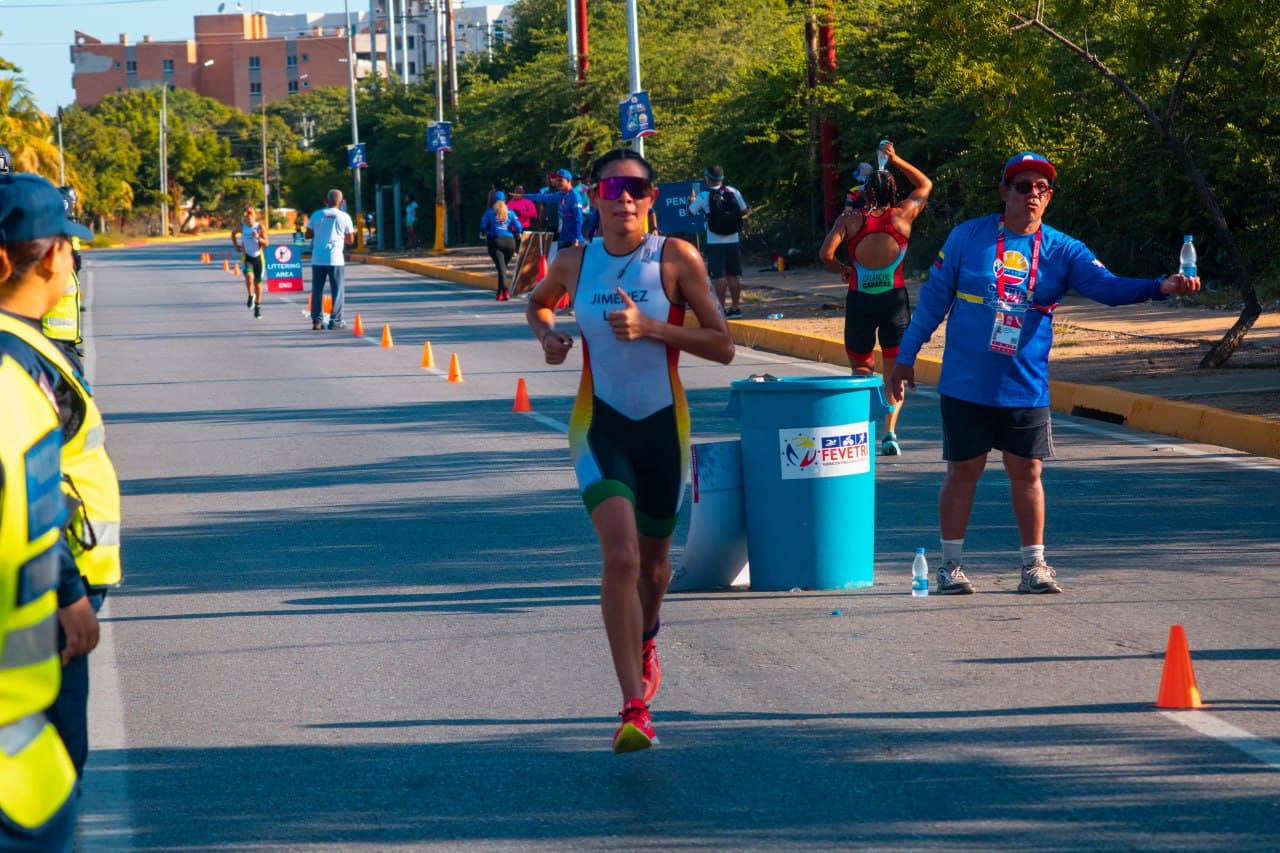 Triatletas por cupos a la máxima cita