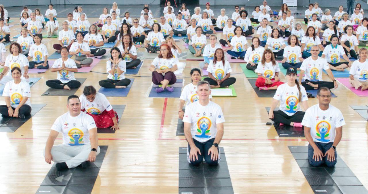 Venezuela se estiró para celebrar el yoga