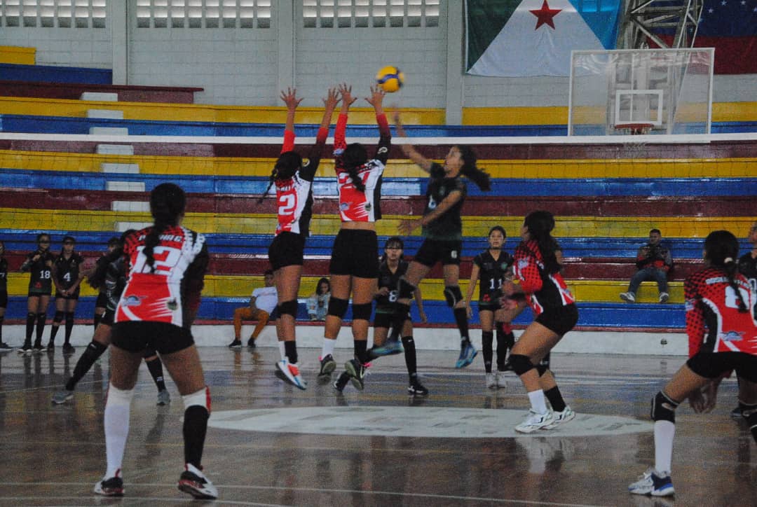 Nacional de voleibol comenzó firme