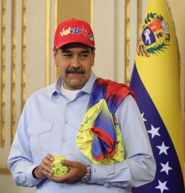 Presidente Nicolás Maduro homenajeó a los campeones mundiales del softbol