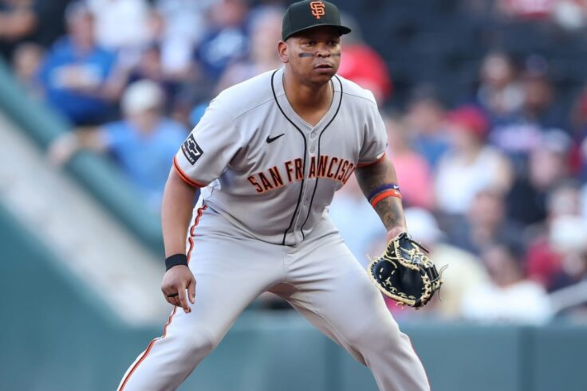 Rafael devers envía indirecta a red sox tras jugar primera base