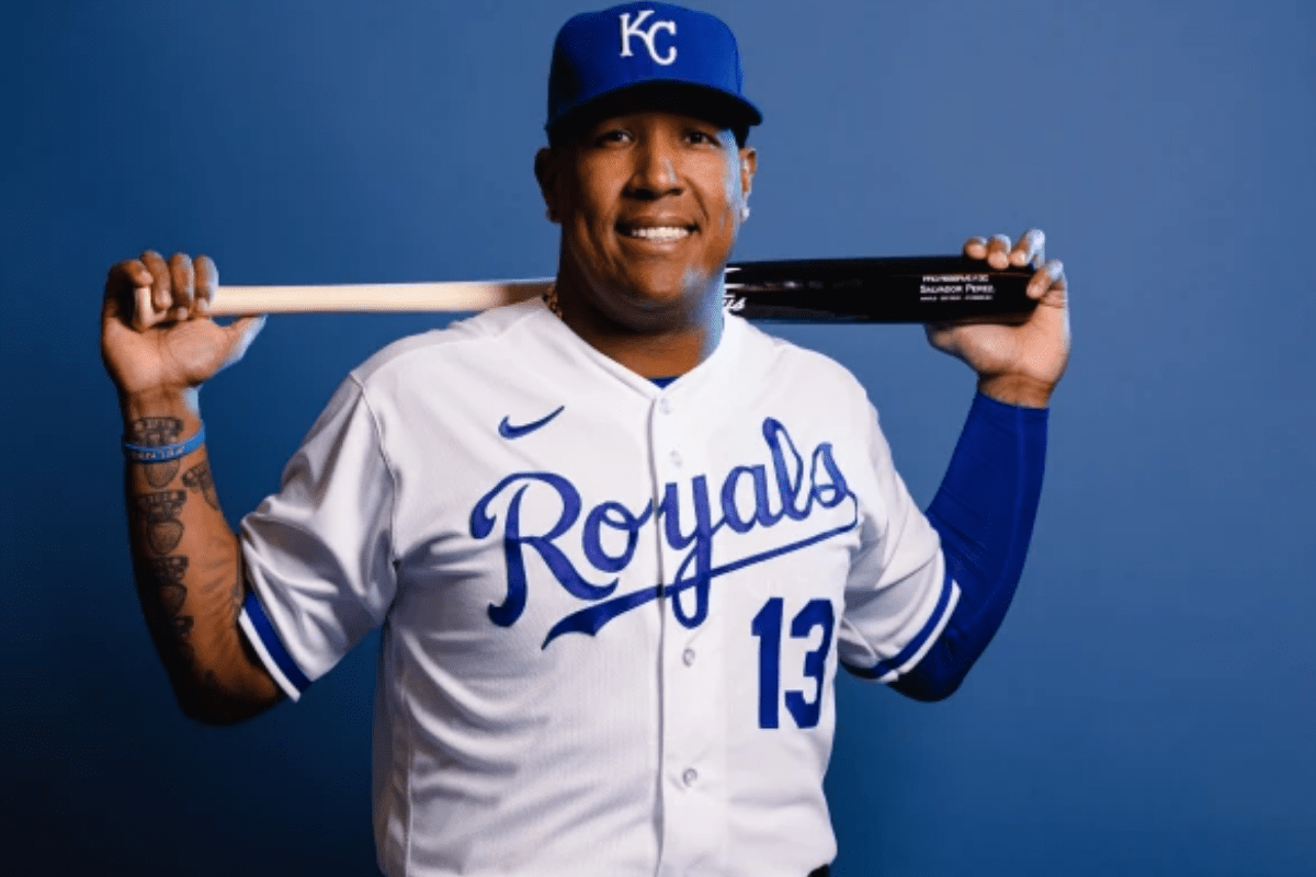 Salvador pérez apunto de hacer historia entre venezolanos en mlb