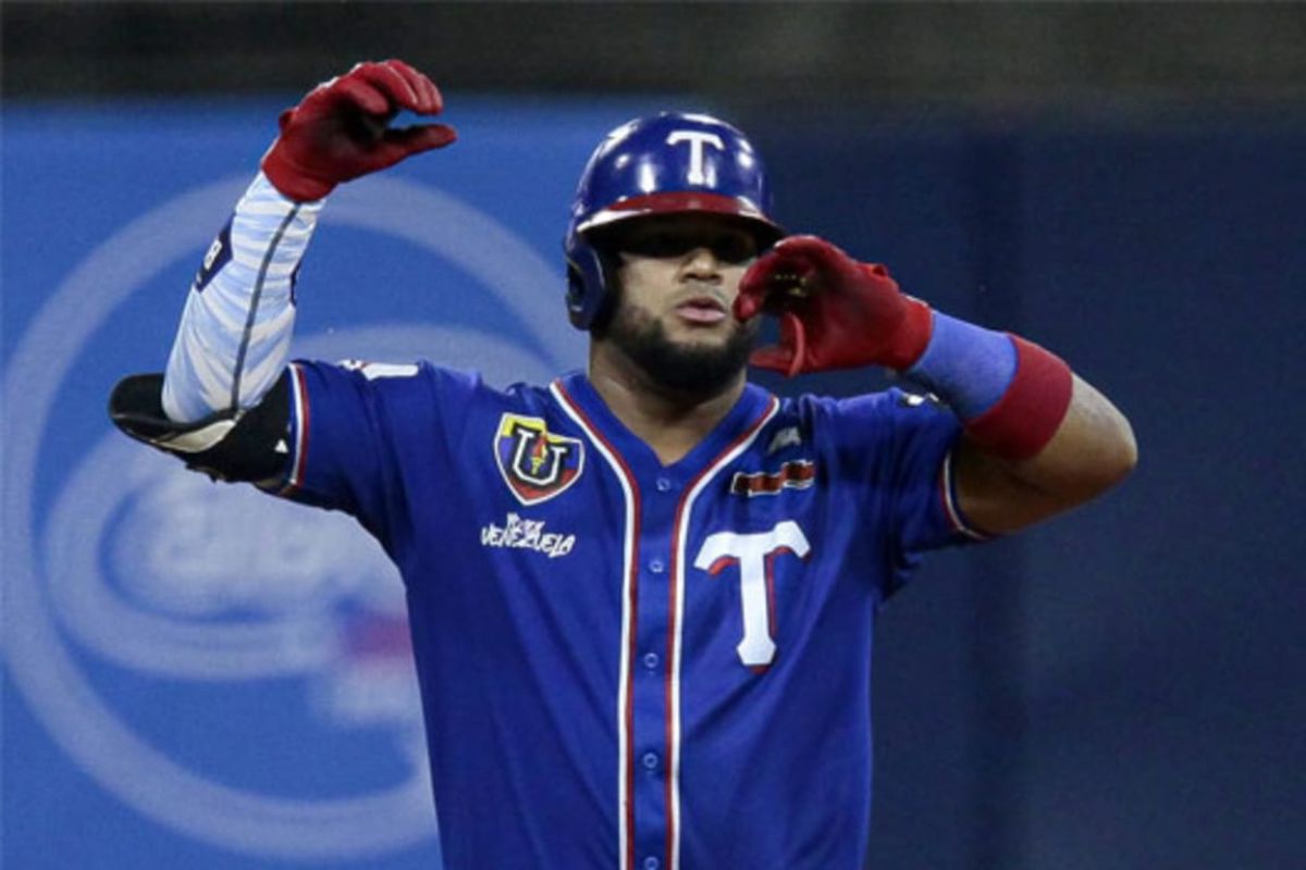 Tiburones y bravos cierran un cambio / foto: mlb