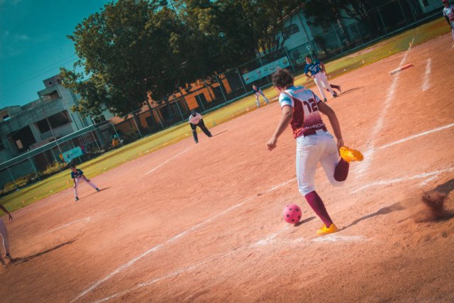 Carabobo y Lara invictos en kickingball