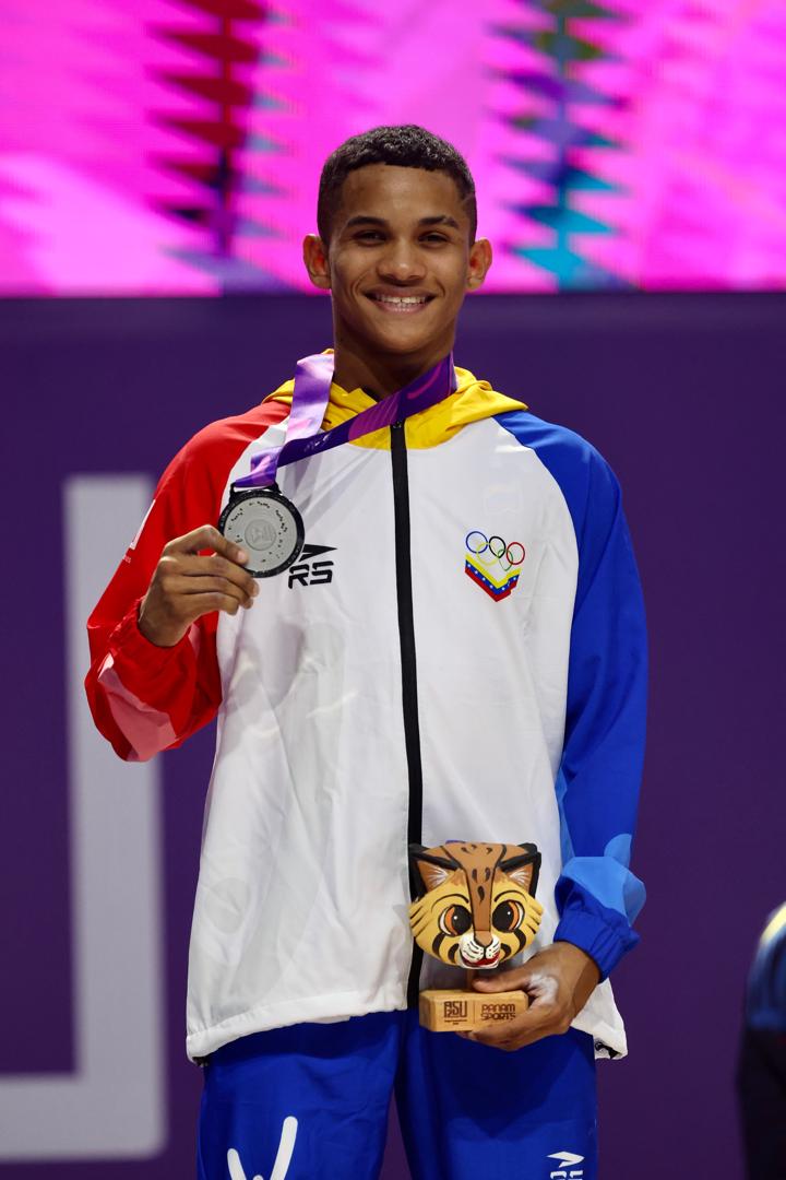 Oro y plata en primera jornada de pesas
