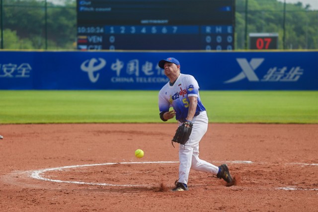 Softbol clasificó por paliza a semifinales