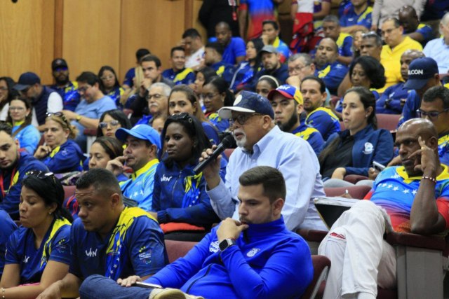 Equipos interdisciplinarios engrana piezas