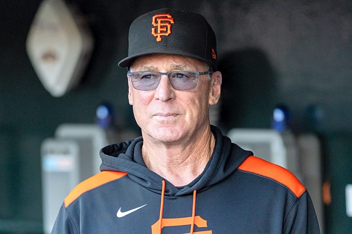 Bob melvin es despedido de los giants / foto: mlb