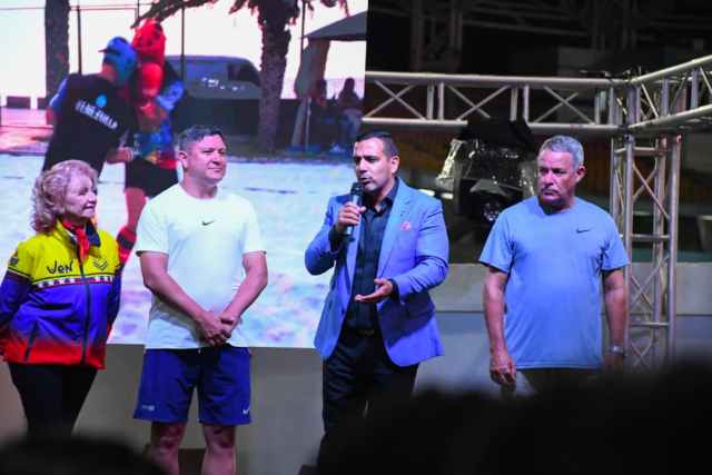 Internacional de Kickboxing playa en acción