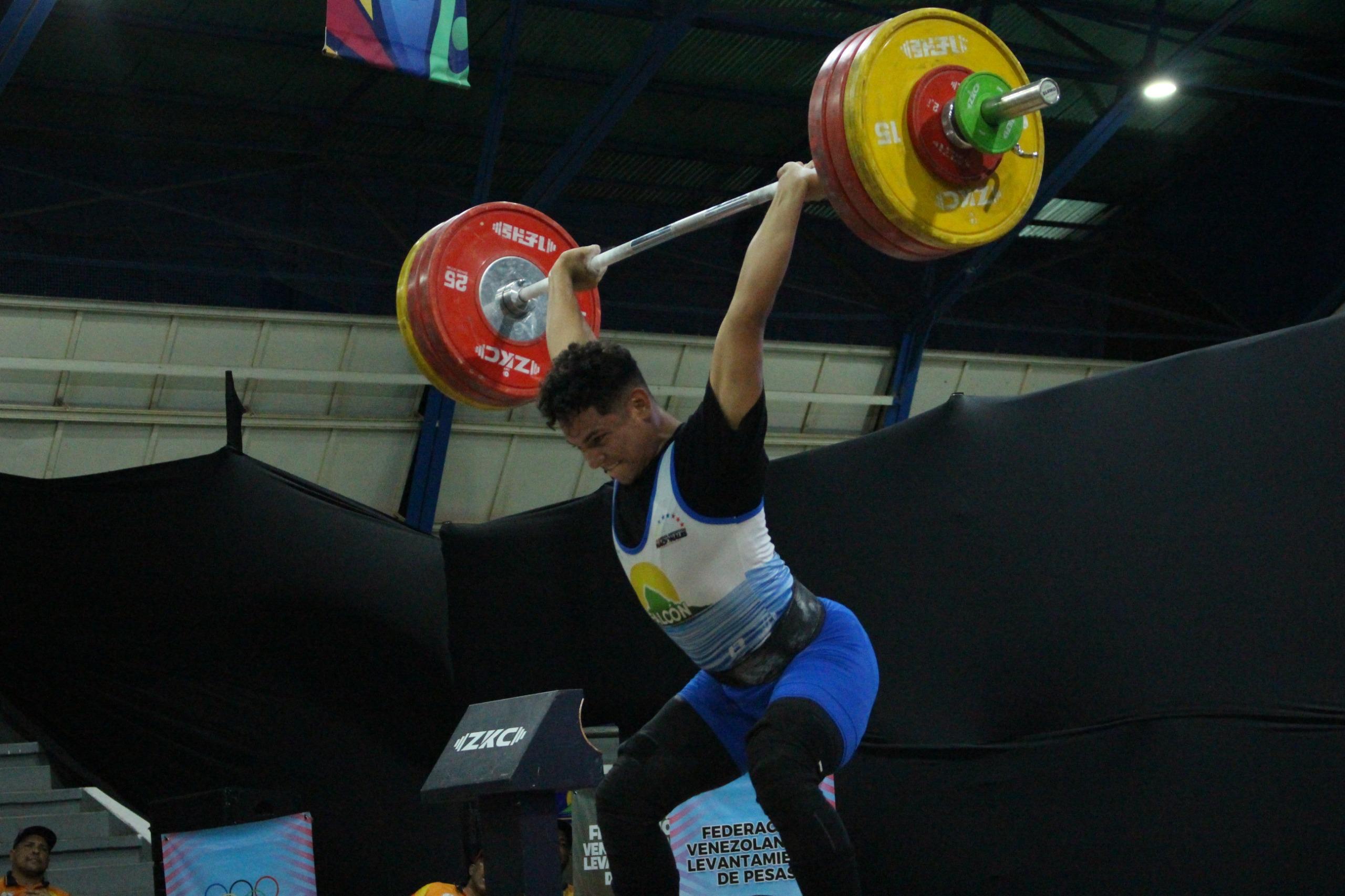 Vargas descolló en batalla de campeones