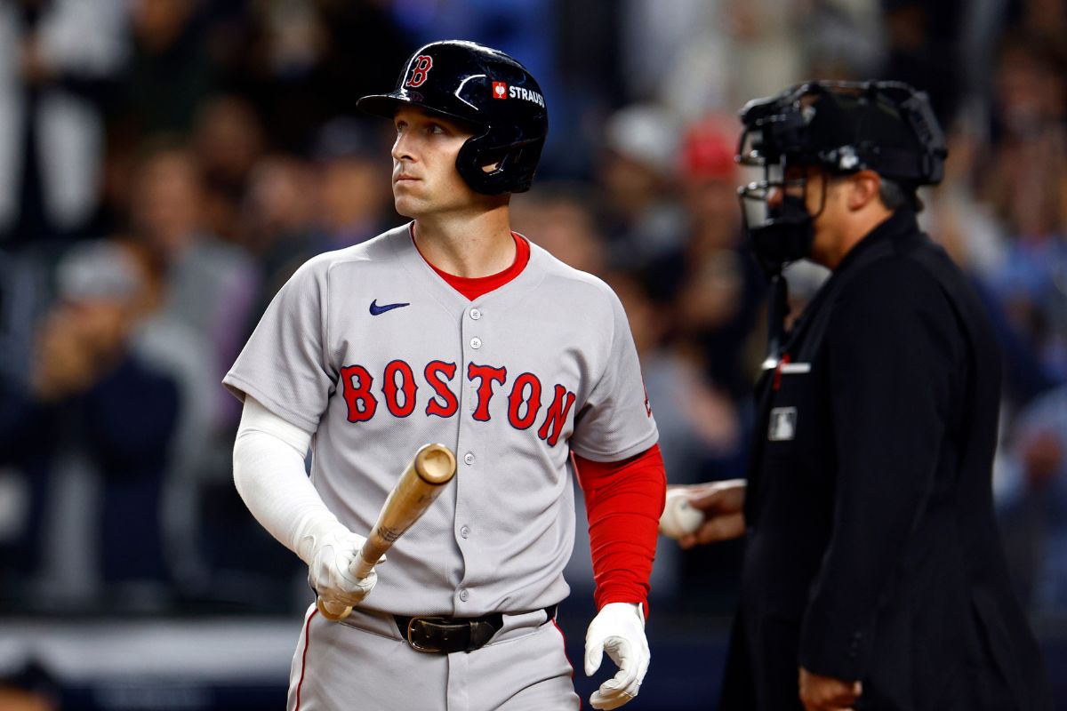 Alex bregman toma una decisión / foto: boston globe