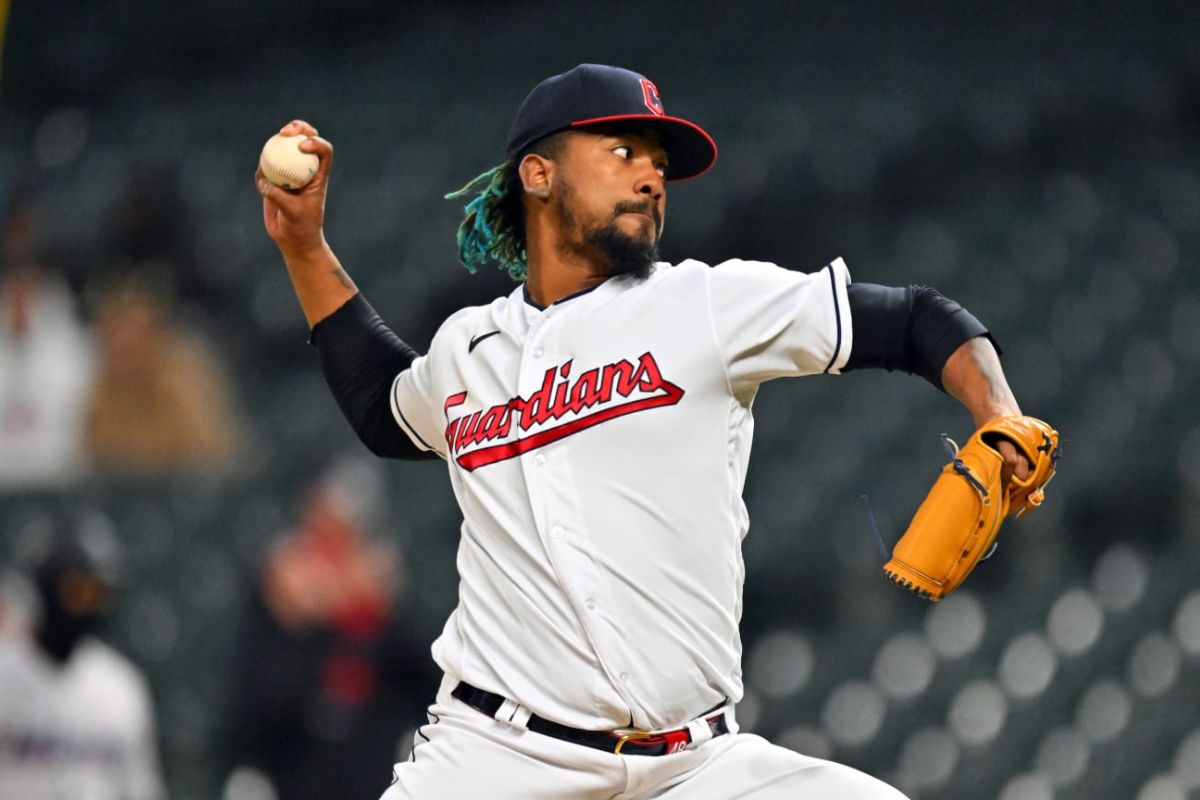 Emmanuel clase y luis ortiz son vetados del beisbol