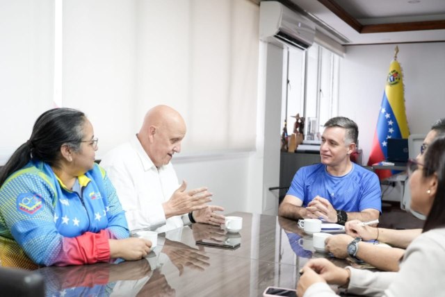 Maestro del ajedrez dicta cátedra en el país
