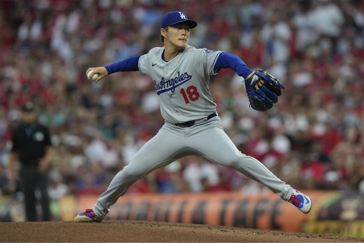 Yoshinobu yamamoto lanza una joya / foto: los ángeles times