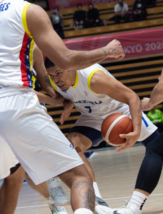 Baloncesto clasificó a cuartos con ventaja récord