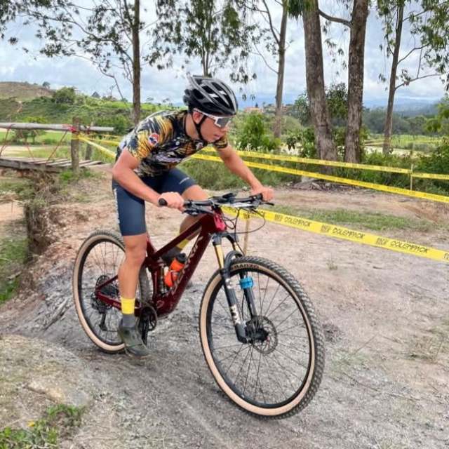 Ciclismo de Montaña reta la altura en Ayacucho
