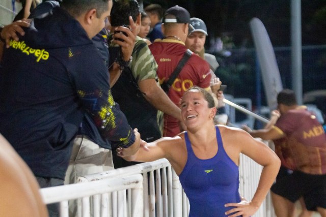 Natación escolar arrasó con nueve doradas
