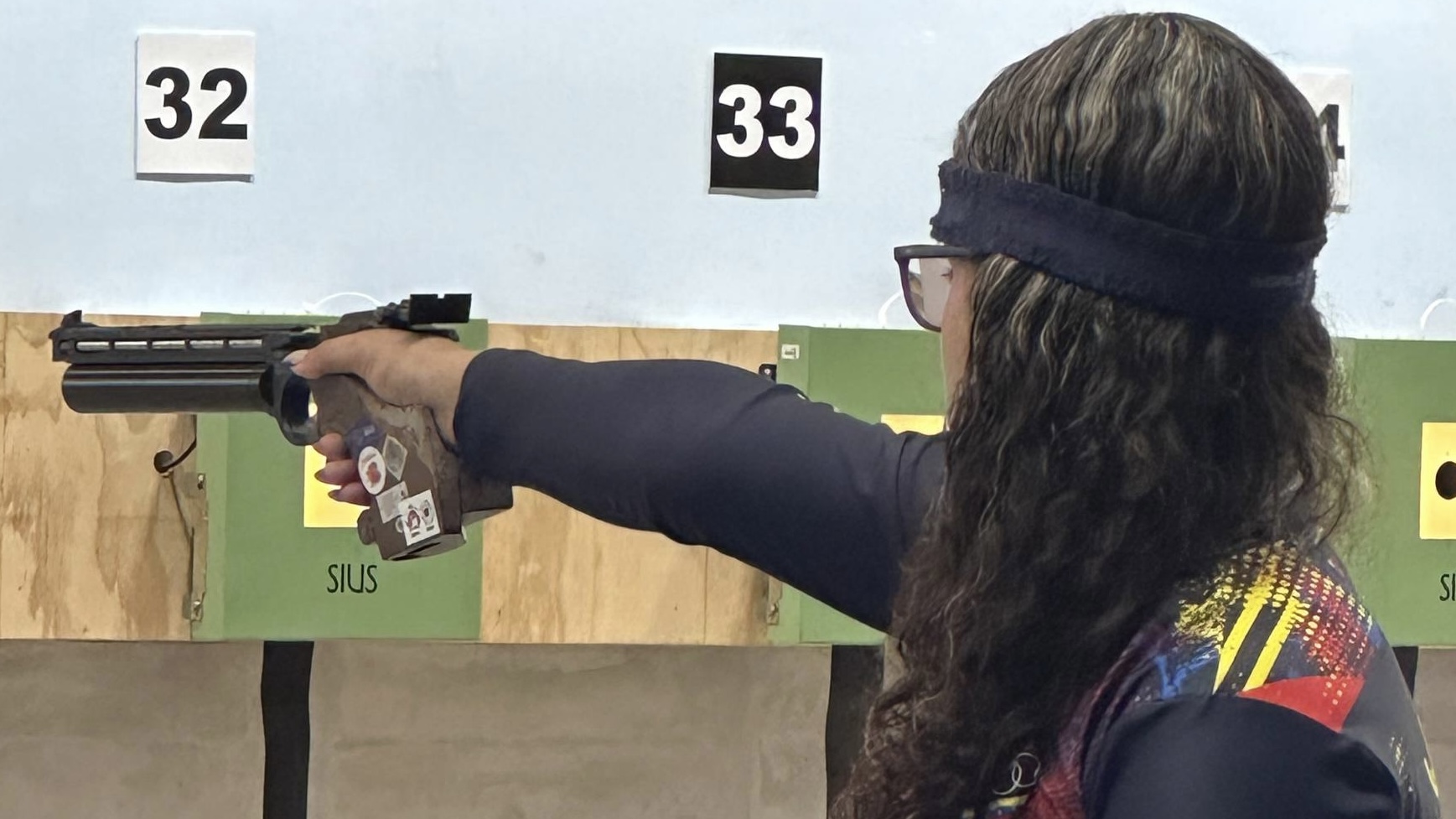 Plata en pistola por equipos femenino