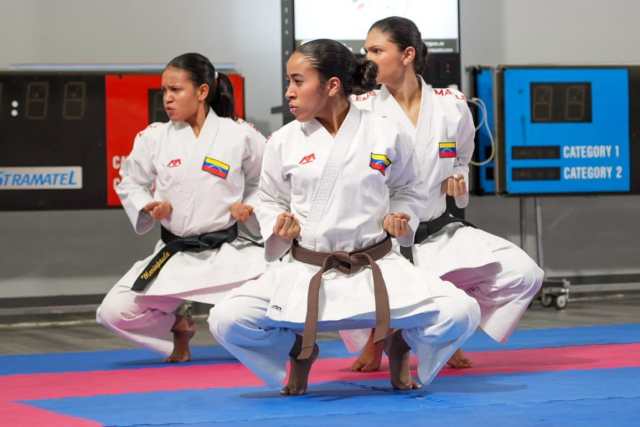 Tres doradas para el kata en los escolares