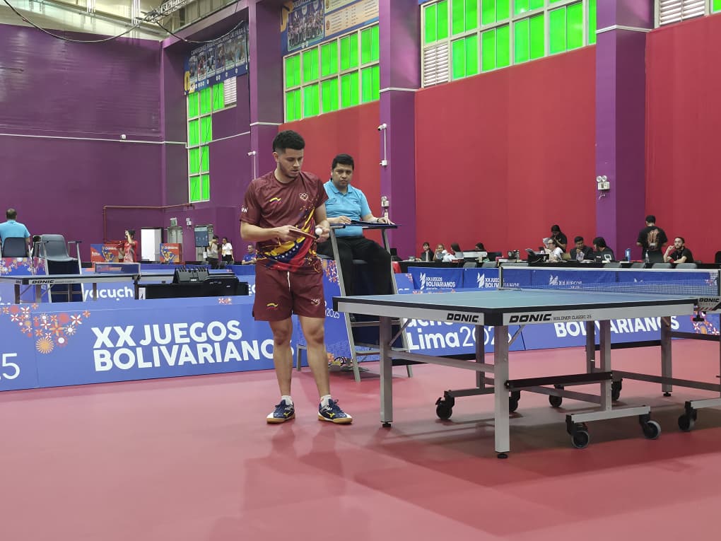 Tenis de mesa por equipos suma par de plata