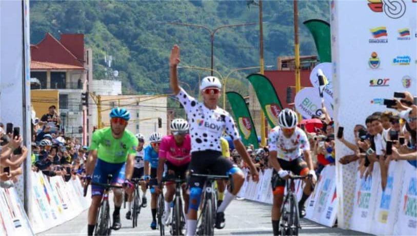 Anderson Paredes se alzó en la montaña