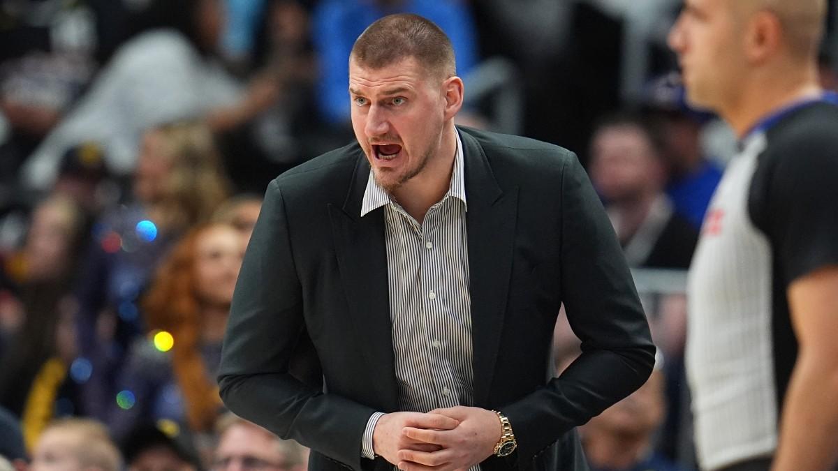 Nikola Jokic siguió desde la banda los partidos de los Nuggets en este mes de enero