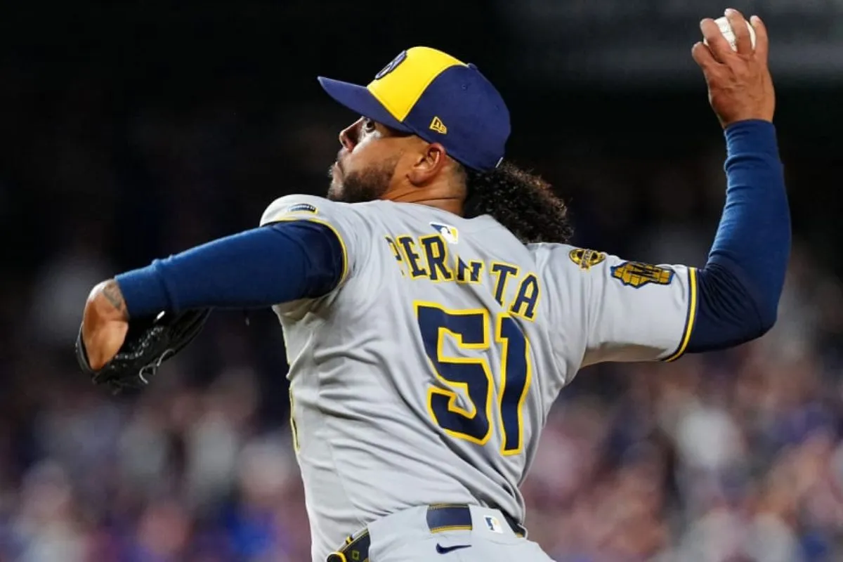 Freddy peralta refuerza a los mets / foto: mlb