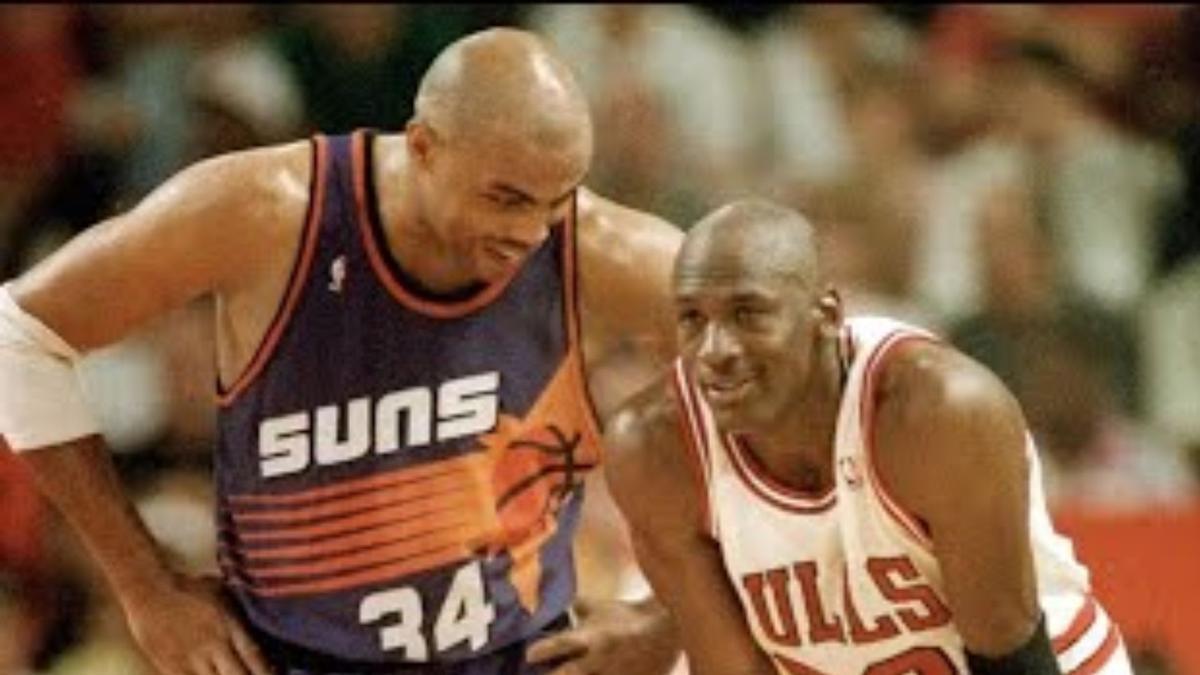 Charles Barkley, junto a Michael Jordan