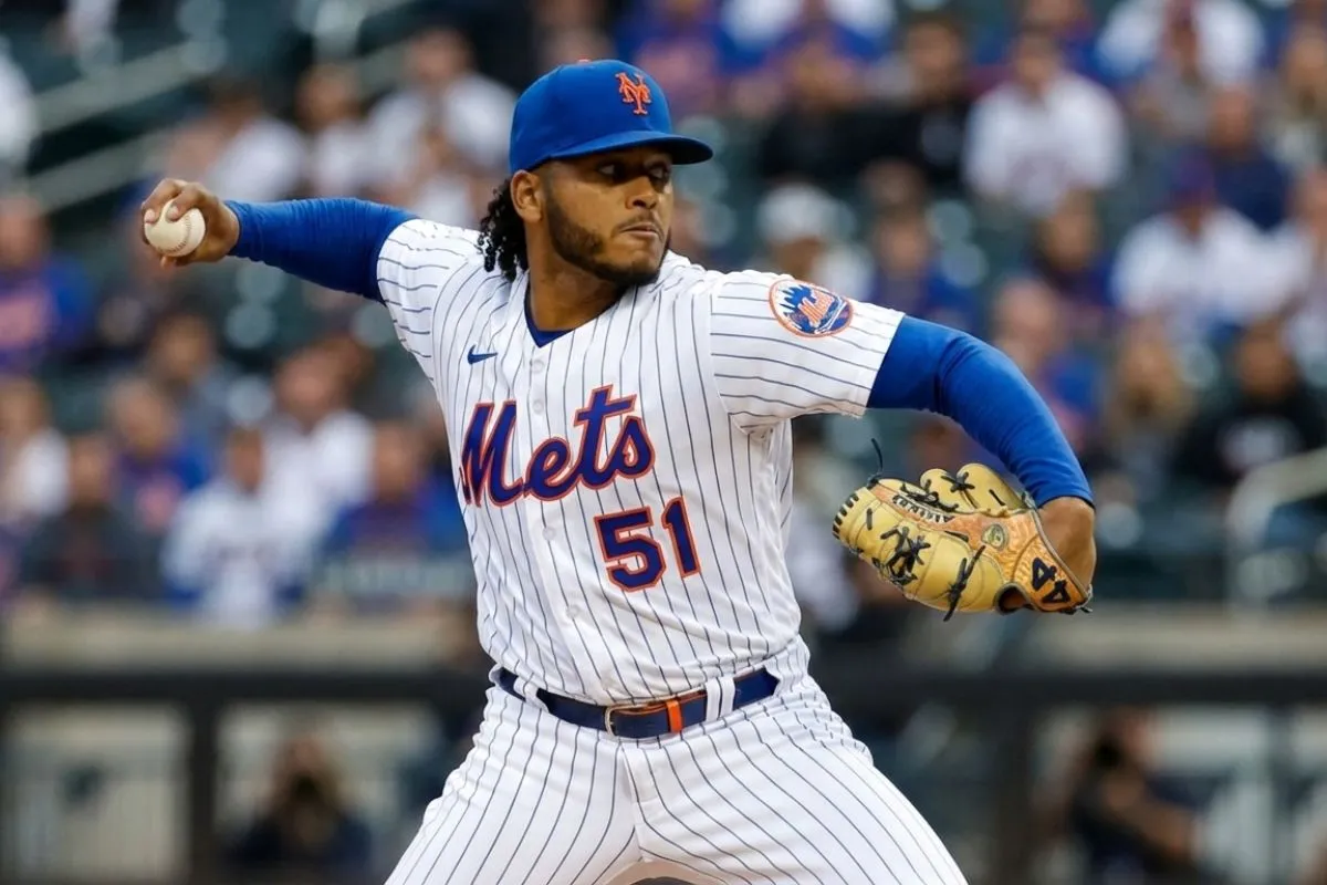 Freddy peralta aterriza en los mets / foto: gemini ia