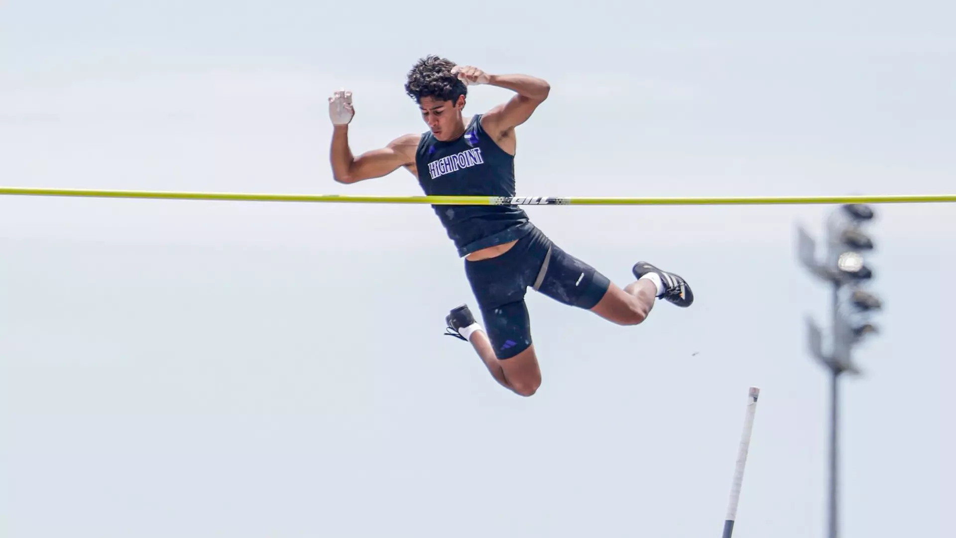 Montes de Oca impuso récord en garrocha