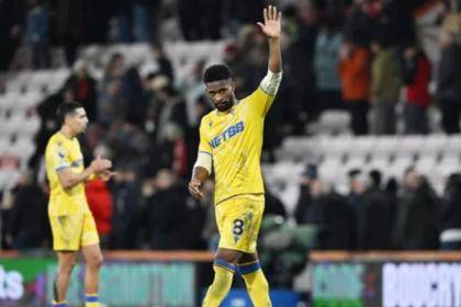 ¿Sentencia a Lerma? Sufrió en derrota del C. Palace contra Sunderland