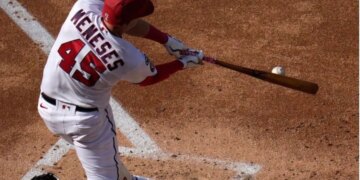 Joey meneses suma importantes cifras / foto: mlb