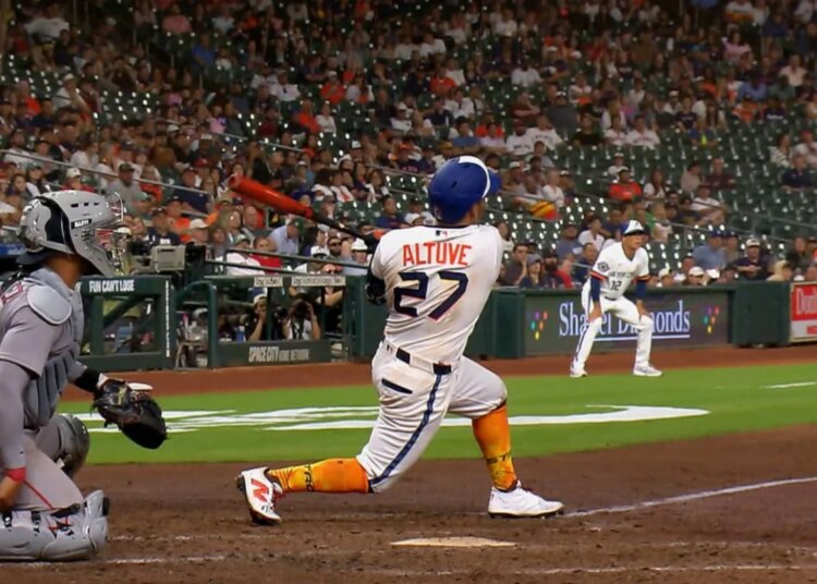 José altuve tiene una noche de poder / foto: mlb