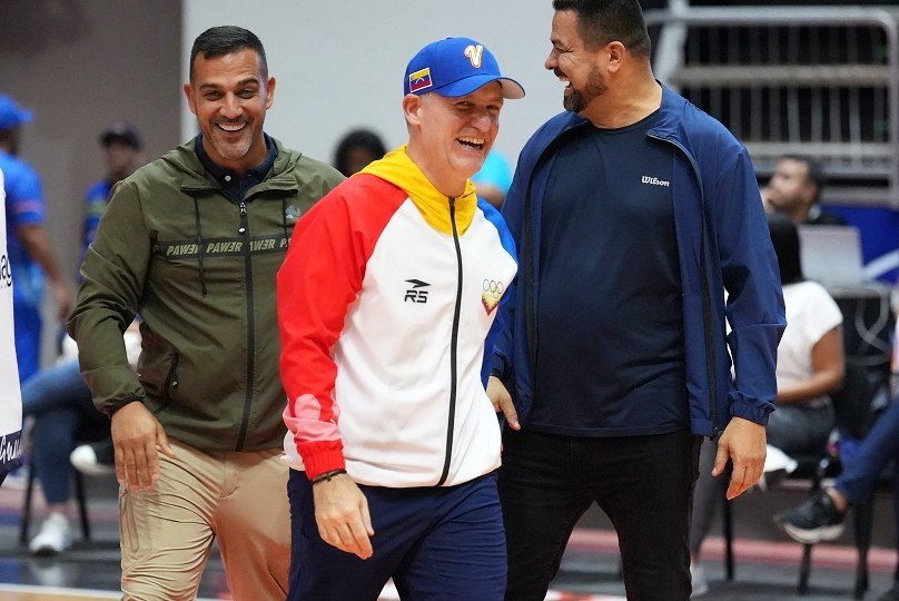 Ministro Cardillo inauguró Liga de Voleibol