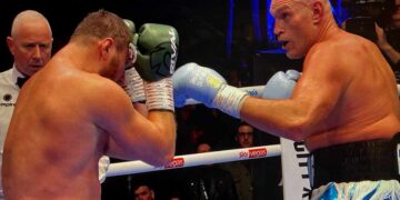 Tyson Fury vence cómodamente a Arslanbek Makhmudov