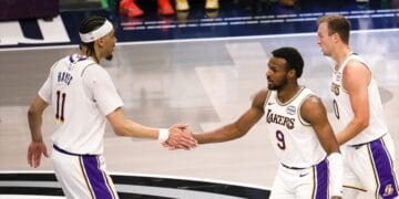 Los Lakers caen en Dallas en su primer partido sin Doncic