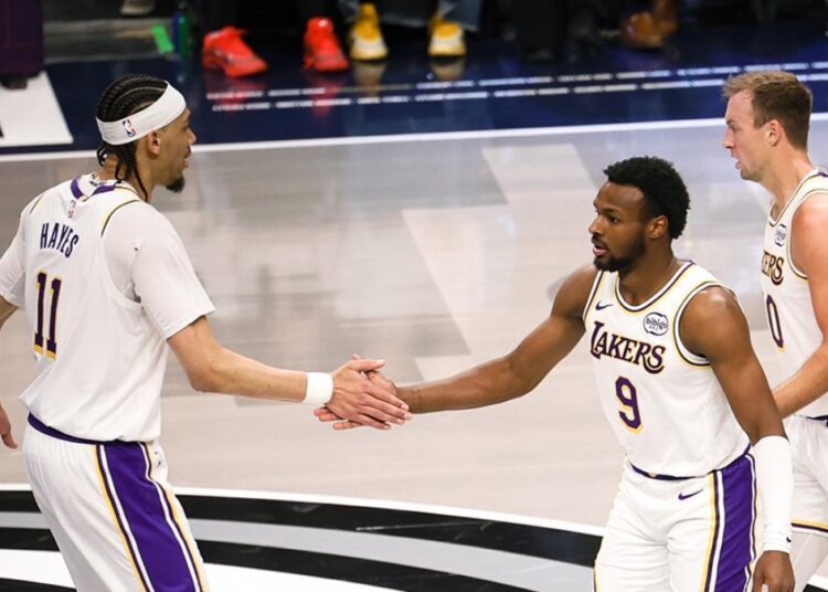 Los Lakers caen en Dallas en su primer partido sin Doncic