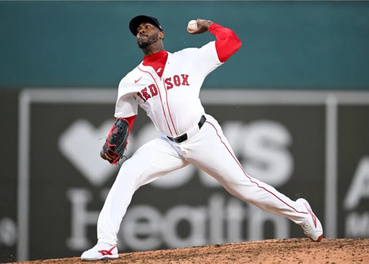 Aroldis Chapman llega a 370 rescates y acecha el top 10
