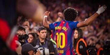 Barcelona golea al Espanyol y acaricia LaLiga