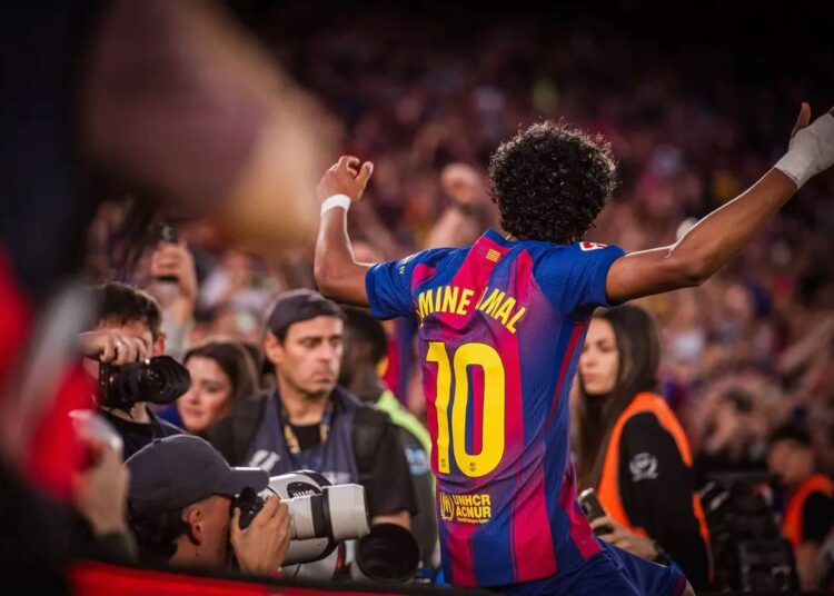 Barcelona golea al Espanyol y acaricia LaLiga