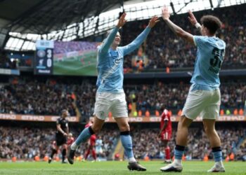 El City aplasta al Liverpool y Arsenal se estrelló