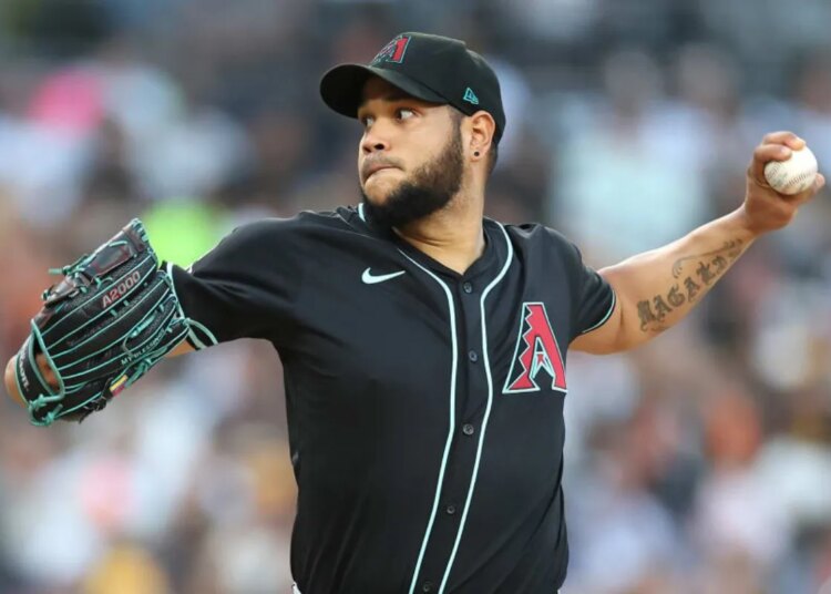 Eduardo Rodríguez firma inicio histórico y entra en un club