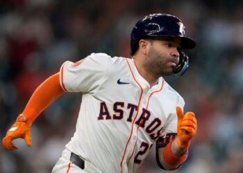 José Altuve entra en un club histórico de MLB con 2.400 hits